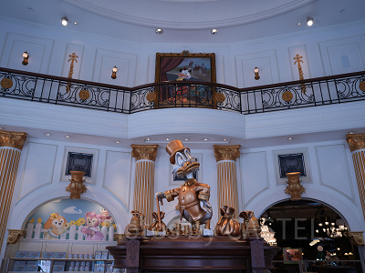 マクダックス・デパートメントストア　銅像