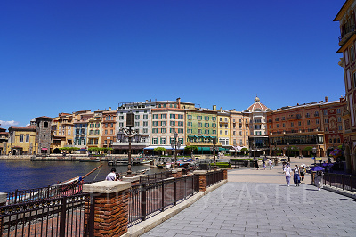 ディズニーシーのレストランのメインとなるメディテレーニアン・ハーバー