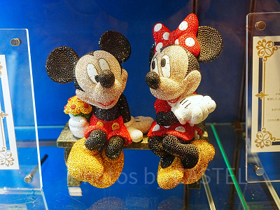 ミッキーとミニーのフィギュア