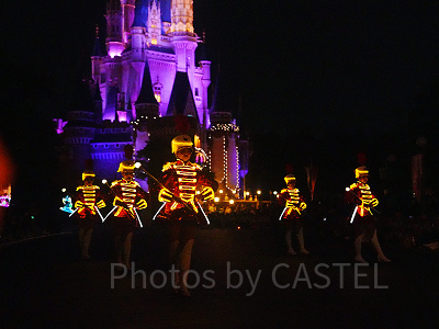 ミッキーのドリームライツトレイン（ダンサー）