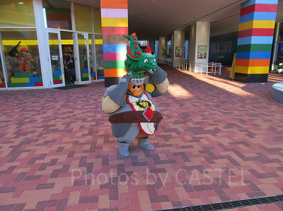 ホテル前のミニフィグ・その2