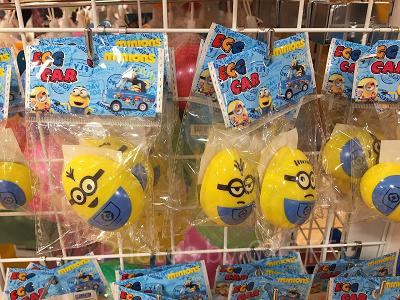 ミニオンズのたまごカー①／100均ショップ「ダイソー」