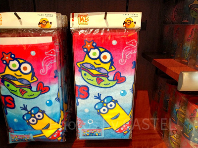 MINIONS ENJOY the SEAのフェイスタオル
