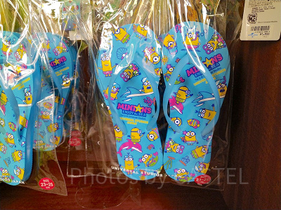 MINIONS ENJOY the SEAの総柄サンダル