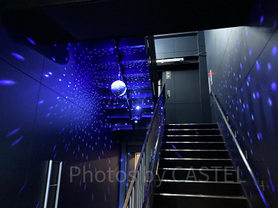 展望台の内階段にあるミラーボール