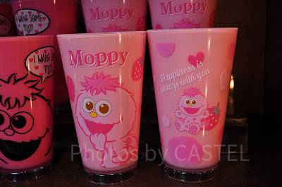 モッピーのプラスチックタンブラー（ハート＆イチゴ柄）