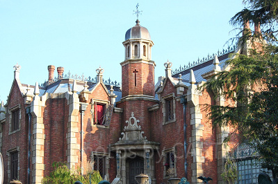 ホーンテッドマンション付近