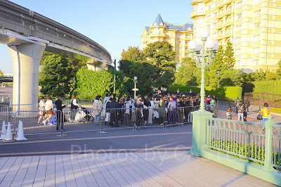 11月ディズニーランド混雑レポ：ディズニーランドエントランス前(7:00過ぎ頃)