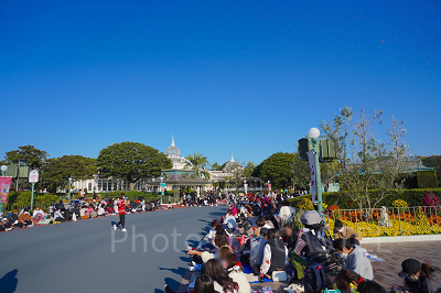 11月ディズニーランド混雑レポ：パレード待ち列(開演45分前の様子)