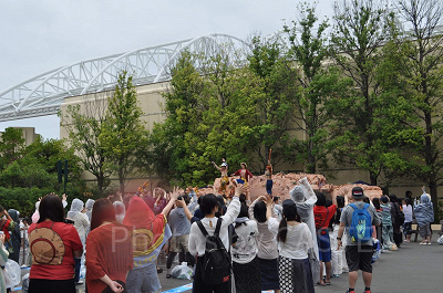 ワンピース・ウォーターバトルはユニバーサルスタジオストア裏の特設ステージで開催中／USJ