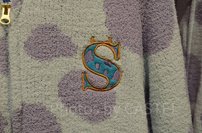 ワンポイントのイニシャルS
