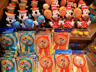 ディズニー サプライズプレゼント 体験談】誕生日サプライズ！ディズニーで素敵な思い出を友達や彼氏彼女