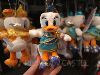 ディズニー40周年グッズ102点！記念コスチュームを着たミッキーたちの