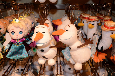 ぬいぐるみバッジ（オラフ）