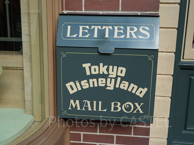 ワールドバザール・コンフェクショナリー入り口のポスト