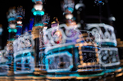 プリンスチャーミングの舞踏会フロート（多重露光）