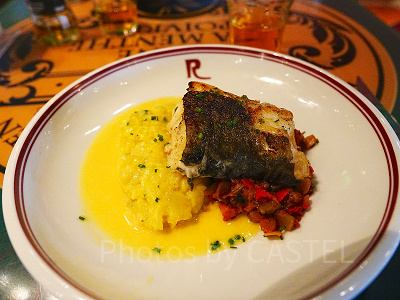 パリディズニーの「ビストロ・シェ・レミー」でグリルステーキに添えられたラタトゥイユ