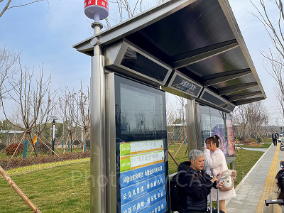 路線バス「浦東50路」。電車の駅構内看板ではBと示されているところです。