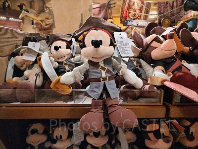 上海ディズニーカリブの海賊グッズ：海賊ミッキーのぬいぐるみ