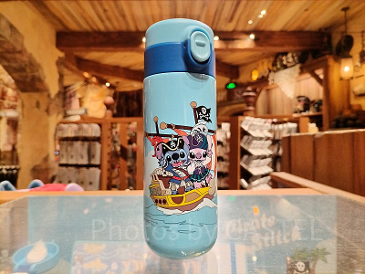 上海ディズニーカリブの海賊グッズ：海賊船＆スティッチドリンクボトル