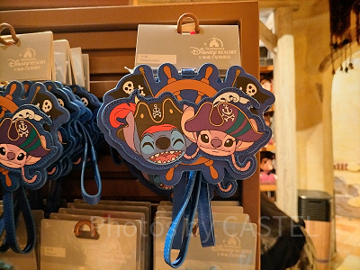 上海ディズニーカリブの海賊グッズ：海賊スティッチ＆エンジェルのパスケース