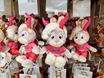 上海ディズニーズートピアグッズ：ジュディのガゼルコンサート衣装のぬいぐるみキーチェーン