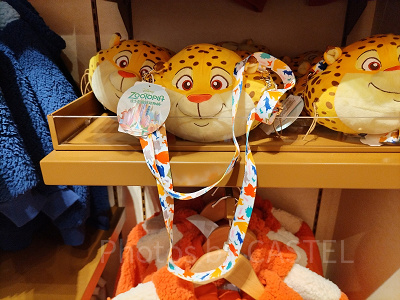 上海ディズニーズートピアグッズ：クロウハウザー巡査のポーチ