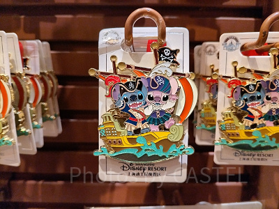 上海ディズニーランドグッズ：スティッチの海賊ピンバッジ