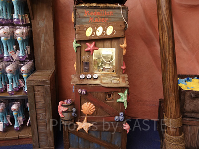 スリーピーホエール・ショップのメダリオンメーカー