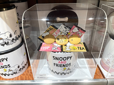 スヌーピーの缶入りクッキー