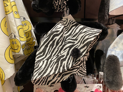 スヌーピーのゼブラ柄バケットハット