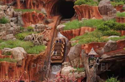 ソーシャルディスタンスのスプラッシュマウンテン