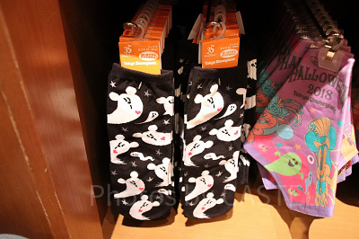 ソックスはワンポイントが暗いところで光ります