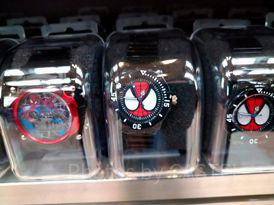 スパイダーマンのビックフェイス腕時計
