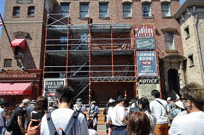 パレスシアター前のステージ