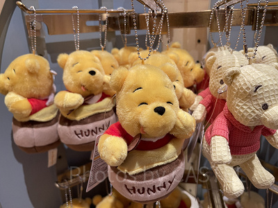 ぬいぐるみバッジ（プーさんグッズ）