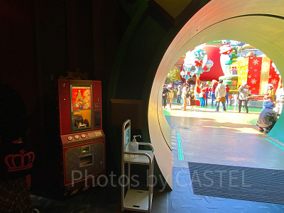 スーパーニンテンドーワールドのメダリオン販売場所（2022年撮影）