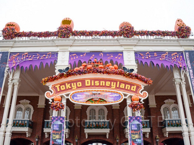 TDLハロウィーン仕様のメインゲート