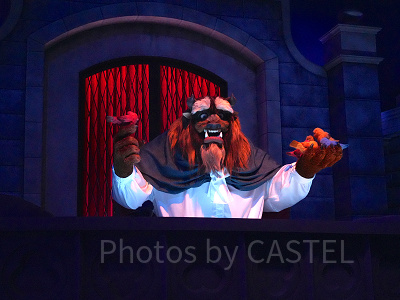 広間に登場した野獣