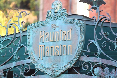 第1弾はホーンテッドマンション