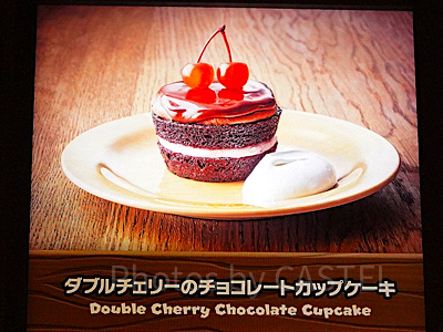 キノピオカフェ：ダブルチェリーのチョコレートカップケーキ