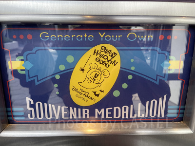 トゥモローランド・テラスのスーベニアメダル（2025年10月）