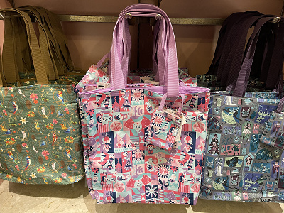 10/6発売】ディズニーアトラクション柄グッズ！リュック、ポーチ