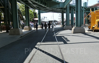 アメリカンウォーターフロント駅の前の線路