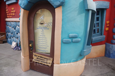 ドアのノブをひねると・・・