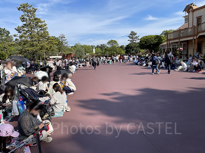 うさたま大脱走！のパレード待ち（15:30ごろ）