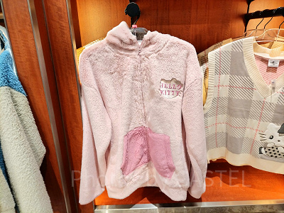 USJ冬グッズ：ハローキティのボアパーカー