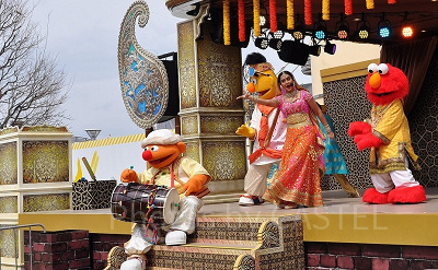 USJのワールド・ストリート・フェスティバル「セサミストリート・ボリウッド」