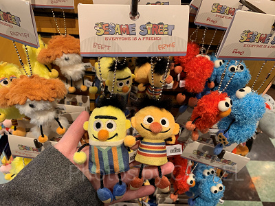 USJ】ペアキーホルダー&ペアストラップ20選！お揃いやカップルに