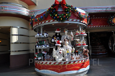 USJの「シネマ 4-Dストア」入り口のディスプレイ